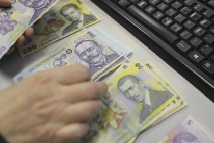 bnr datoria externa a romaniei a crescut cu 748 miliarde euro in primele sase luni din 2025 689cf2ca226b3