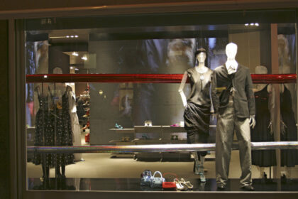 brand de lux amendat cu 35 milioane de euro muncitorii lucrau in conditii ilegale 688f10e118a6a