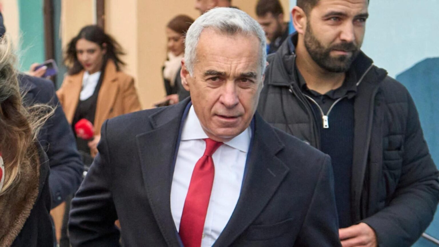 calin georgescu se prezinta la ipj ilfov pentru semnarea controlului judiciar mobilizare uriasa 68abecd59c2f2