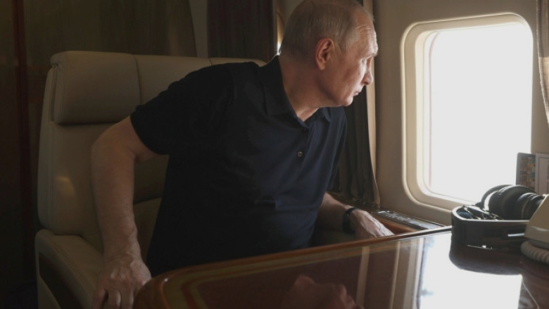 ce documente a studiat putin in zborul spre alaska inaintea intalnirii cu donald trump 689f86504ec97