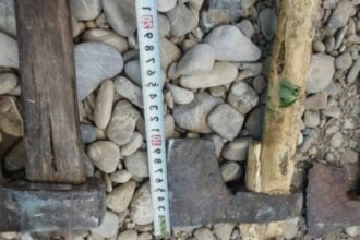 cutite topoare si coase descoperite la doi barbati veniti la un targ traditional organizat de sfanta maria in judetul dambovita 689f733a08f2b