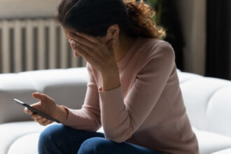 dnsc trage un semnal de alarma tentativele de frauda prin telefon se inmultesc cum iti poti proteja datele personale 689b315bef252