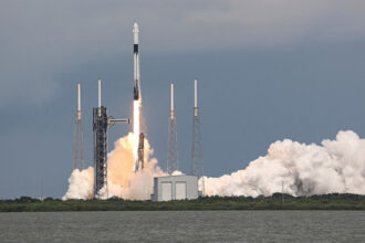 donald trump reduce standardele de mediu pentru lansarile de rachete masura il avantajeaza pe fostul sau colaborator elon musk 689d8ba4df948