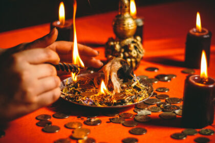 doua vrajitoare din bucuresti retinute dupa ce au inselat o femeie cu peste 30 000 de euro pentru ritualuri de impreunare 6895d617e247a