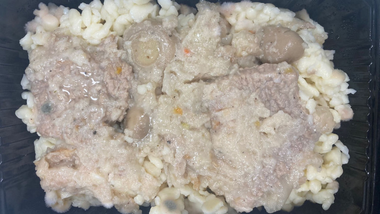 esti ceea ce le servesti pacientilor tai ministrul sanatatii a postat poze cu mancarea pacientilor de la un spital de urgenta 6891a594ba89f