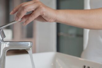 fiecare picatura conteaza locuitorii capitalei suediei indemnati sa economiseasca apa dupa o luna iulie caniculara 689f555a5b7b0