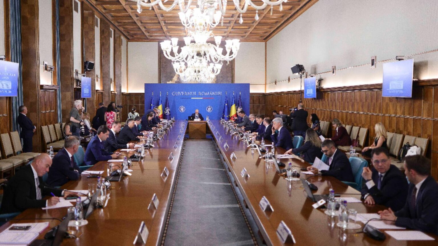 fost ministru al economiei critici dure la adresa guvernului nu e criza chiar pentru toti 68adbe7a1983a