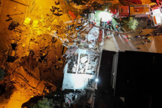 galerie foto cutremur de magnitudine 61 in turcia cel putin un mort si mai multe cladiri prabusite 68997663ab605