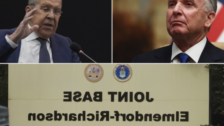 greii lui putin si novicii lui trump membrii delegatiilor rusa si americana care se vad in alaska 689f238fca93b