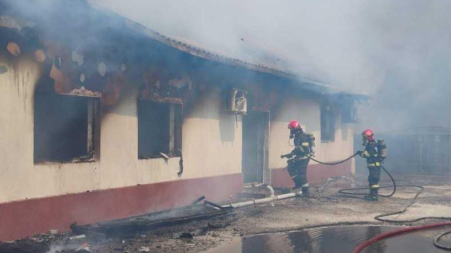 incendiu la biserica evanghelica din tandarei sapte persoane printre care patru copii salvate la timp 68a8566657c4f