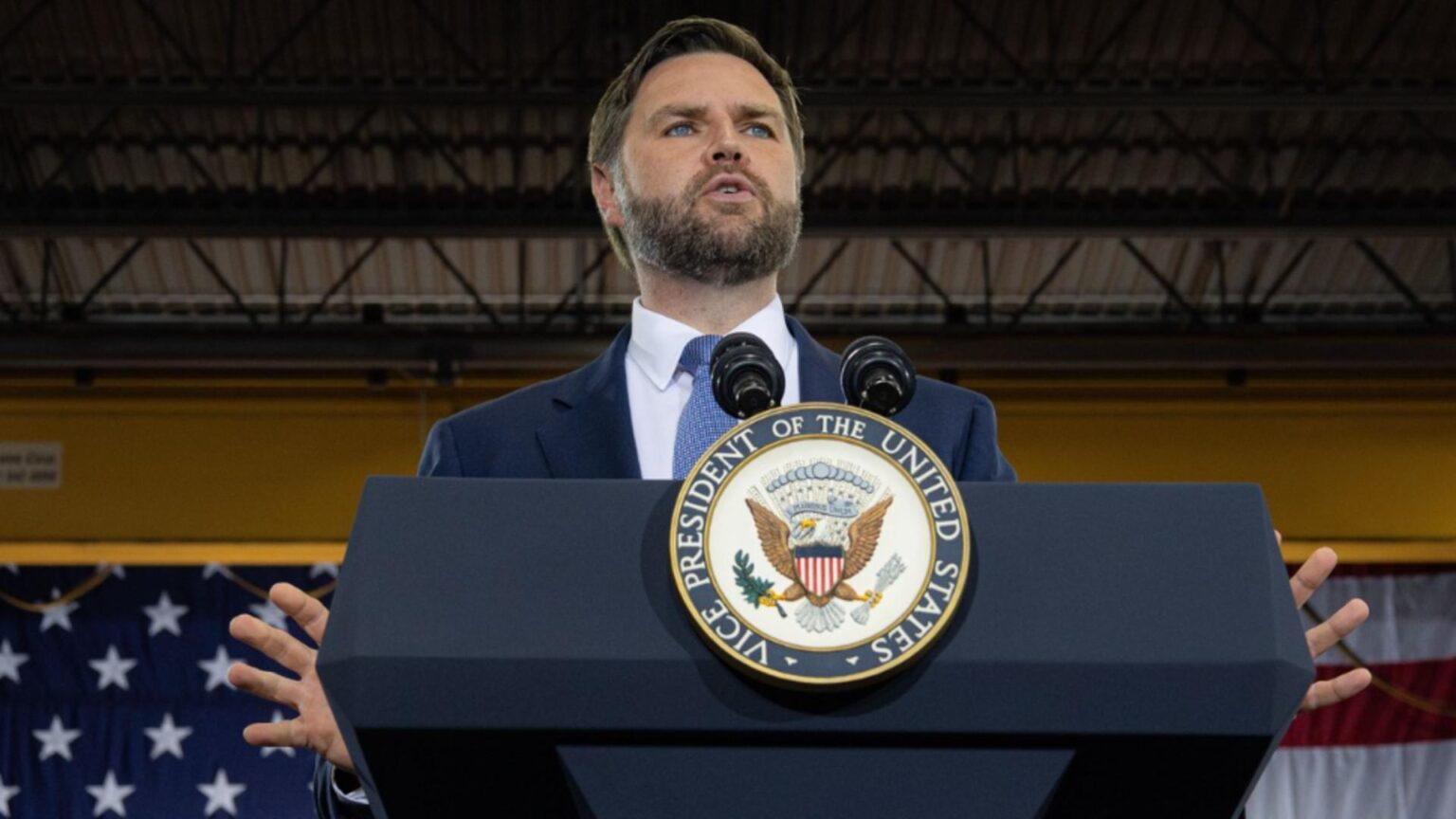 jd vance spune ca este pregatit sa ii ia locul lui trump in caz ca doamne fereste 68b2b0af7e513