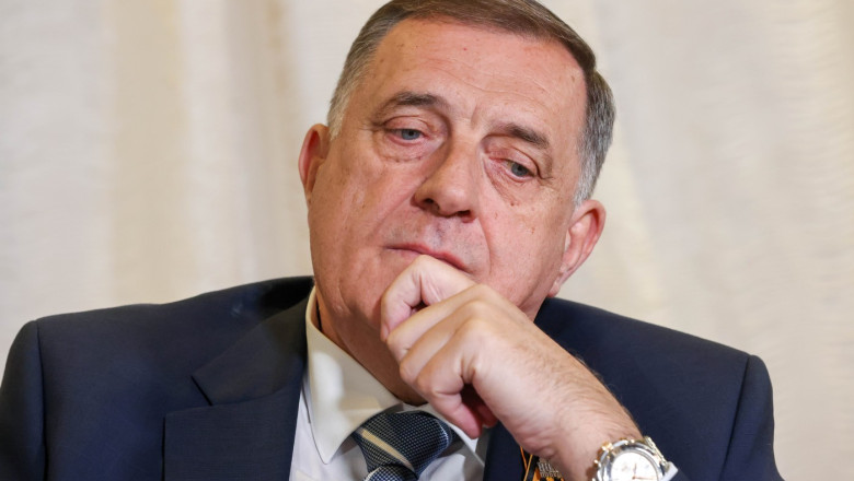 liderul sarbilor din bosnia a ramas fara mandat dupa ce a fost condamnat la un an de inchisoare 68933fc969f86