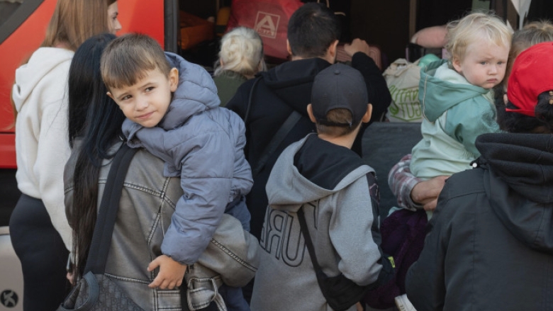 marea deportare a ucrainenilor trump se pregateste sa expulzeze 120 000 de refugiati care sunt motivele 689f2cf583c83