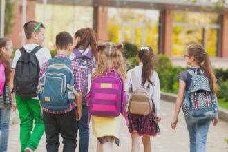 mesajul ministrului dragos pislaru pentru parinti banii de pe cardurile educationale pot fi cheltuiti doar pana pe 31 august 68a232cb2bda6