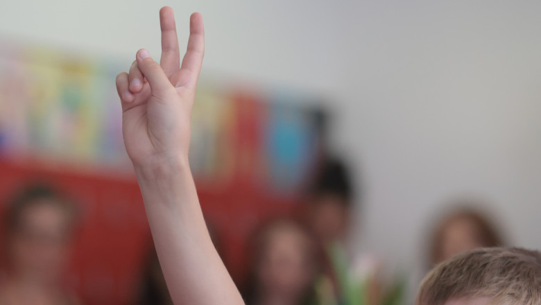 ministerul educatiei propune noi reguli pentru bursele scolare ale elevilor ce prevede proiectul 689d99f42625a