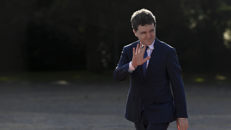 nicusor dan marele absent de la inmormantarea lui ion iliescu unde a fost presedintele in timpul funeraliilor 6894771c1a783