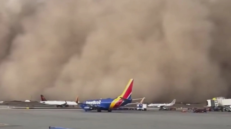 orasul phoenix din arizona lovit de o furtuna masiva de nisip circulatia rutiera si zborurile puternic afectate pene de curent pe scara larga video 68adc4db2210d