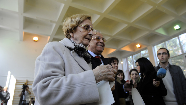 primul mesaj public al ninei iliescu dupa moartea fostului presedinte ce le a transmis celor care l au condus pe ultimul drum 6894bd083400c