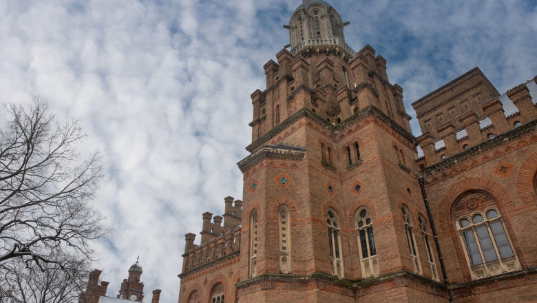 record de inscrieri la universitatea din cernauti de ce aleg tot mai multi absolventi de liceu din ucraina sa studieze aici 68988f132fd6a