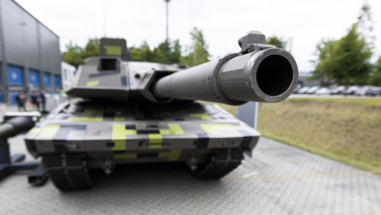 seful celui mai mare producator german de arme spune ca preturile tancurilor si armamentului vor scadea in timp ce europa se inarmeaza 689c17e19f449