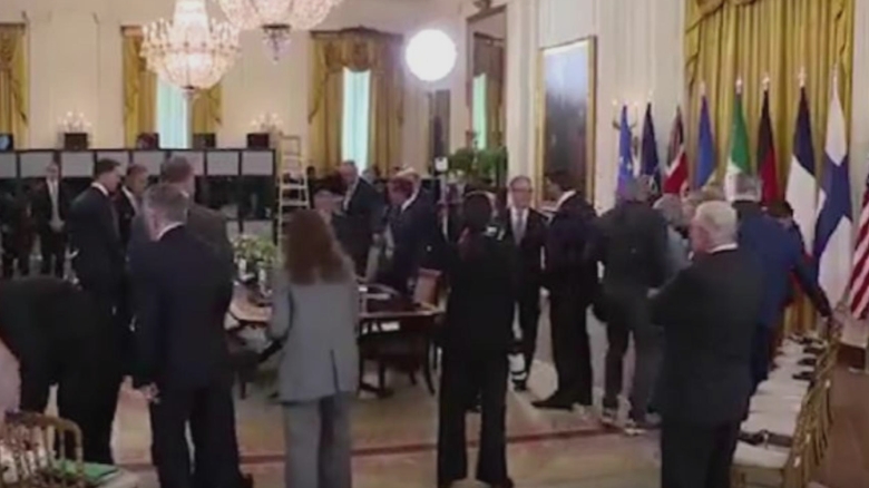 soaptele incendiare dintre trump si macron surprinse de presa ce i a soptit despre intelegerea cu putin 68a44fcecb5fa