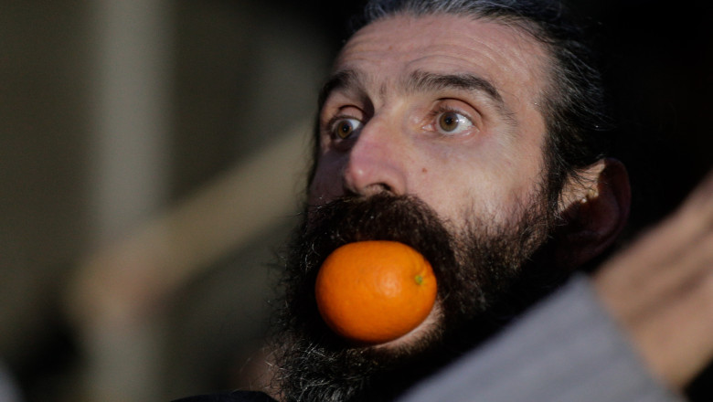 stegarul dac a fost dat jos in siguranta din copacul in care se urcase la penitenciarul rahova 688e1eb10b6aa