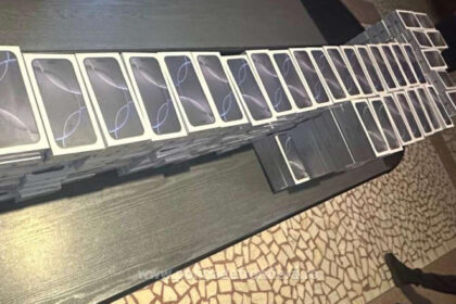 transport de aproape 500 de telefoane mobile contrafacute descoperit la nadlac la cat s ar ridica valoarea lor 689c66f38b3bd