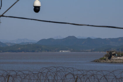 un nord coreean a fugit in coreea de sud traversand un fluviu inot agatat de bucati de polistiren 6894a270841b2