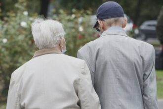 un pensionar de 75 de ani a vrut sa divorteze de sotie pentru o iubita ai 68a1a9d3e4e8e