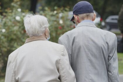 un pensionar de 75 de ani a vrut sa divorteze de sotie pentru o iubita ai 68a1a9d3e4e8e
