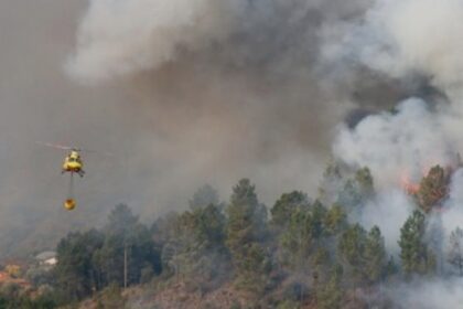 un pompier a murit dupa ce o cisterna cu apa s a rasturnat numarul deceselor in incendiile care devasteaza spania a ajuns la patru 68a2e869ab651