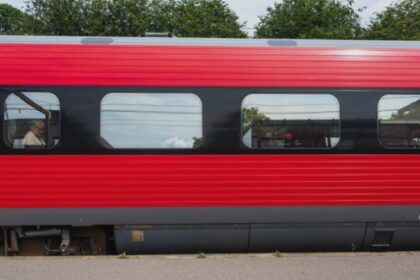 un tren a deraiat in sudul danemarcei mai multe persoane au fost ranite operatiunea de salvare este in curs 689f8419d3bbc