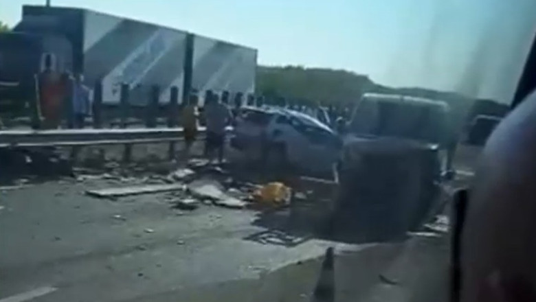 video carambol cu sapte masini pe autostrada soarelui doua persoane ranite traficul spre constanta este blocat 6899a04eda7b0