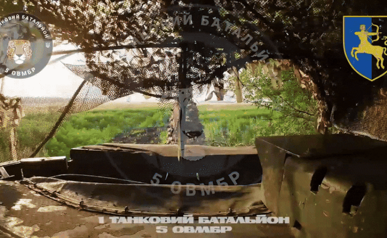 video cu tancul impotriva motociclistilor cum au prins ucrainenii in ambuscada o grupare de asalt pe motociclete a rusilor 689a08b412cf7