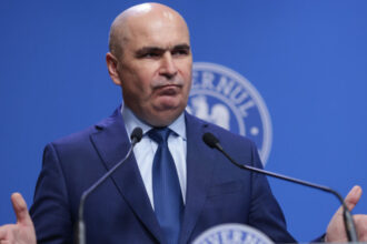 video ilie bolojan s a intalnit la palatul victoria cu primarii de comune edilii sunt nemultumiti de reducerile de personal 689daa63cb1b5