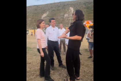 video nicusor dan a participat alaturi de maia sandu la festivalul lupilor din republica moldova 689836b352866