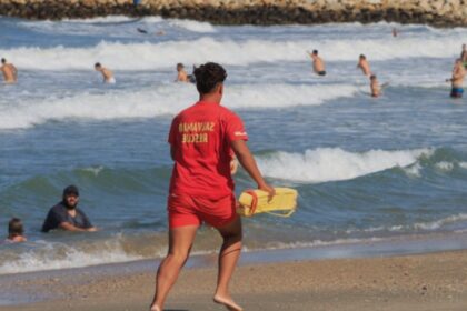 video pericol pe litoralul romanesc a fost arborat steagul rosu un turist a murit inecat la jupiter 68a0900a4f079