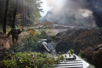 video ucraina isi retrage civilii din zonele periculoase ale orasului herson si lanseaza atacuri in regiunea rusa krasnodar 12 soldati ucisi 68963857342b7