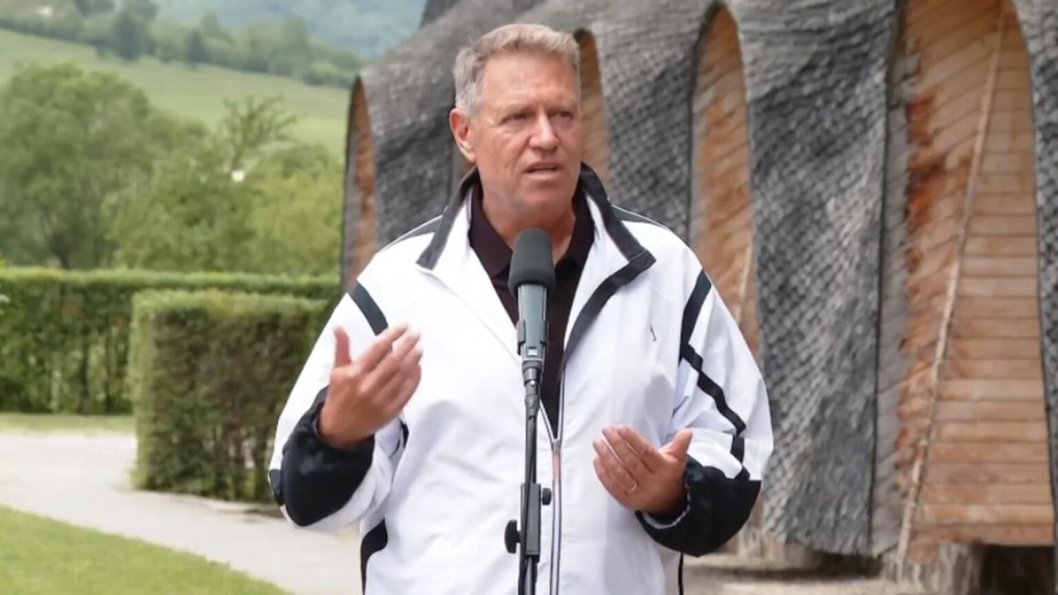 a inceput executarea silita a lui iohannis seful anaf a anuntat ca i s a cerut sa predea imobilul si sa plateasca sumele incasate din chirie 68c950fb2b76f