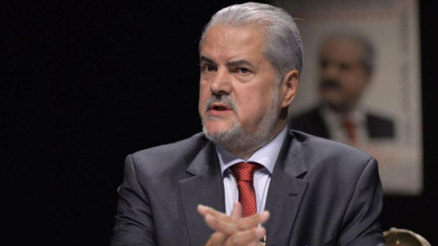 adrian nastase a izbucnit este inadmisibil ca politica externa a romaniei sa fie lasata exclusiv pe mainile usr 68c12fa1a83c3
