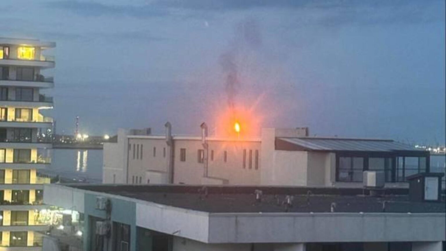 alerta in zona navodari corbu localnicii au vazut o coloana de fum dens si o flacara mare ce a descoperit garda de mediu foto 68d0475c0b626