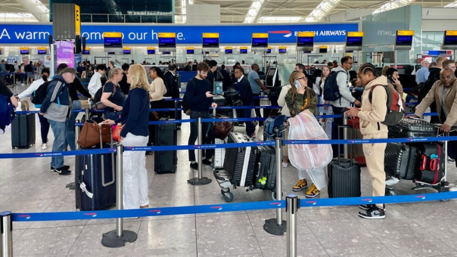 alerta pe aeroporturile din europa haos la check in zboruri intarziate sau anulate 68cea841b7cb5