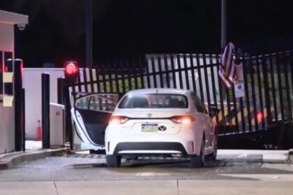 alerta terorista in america dupa un atac suspect la un sediu fbi un barbat este dat in urmarire dupa ce a intrat cu masina in poarta de securitate video 68ca91d459ea0