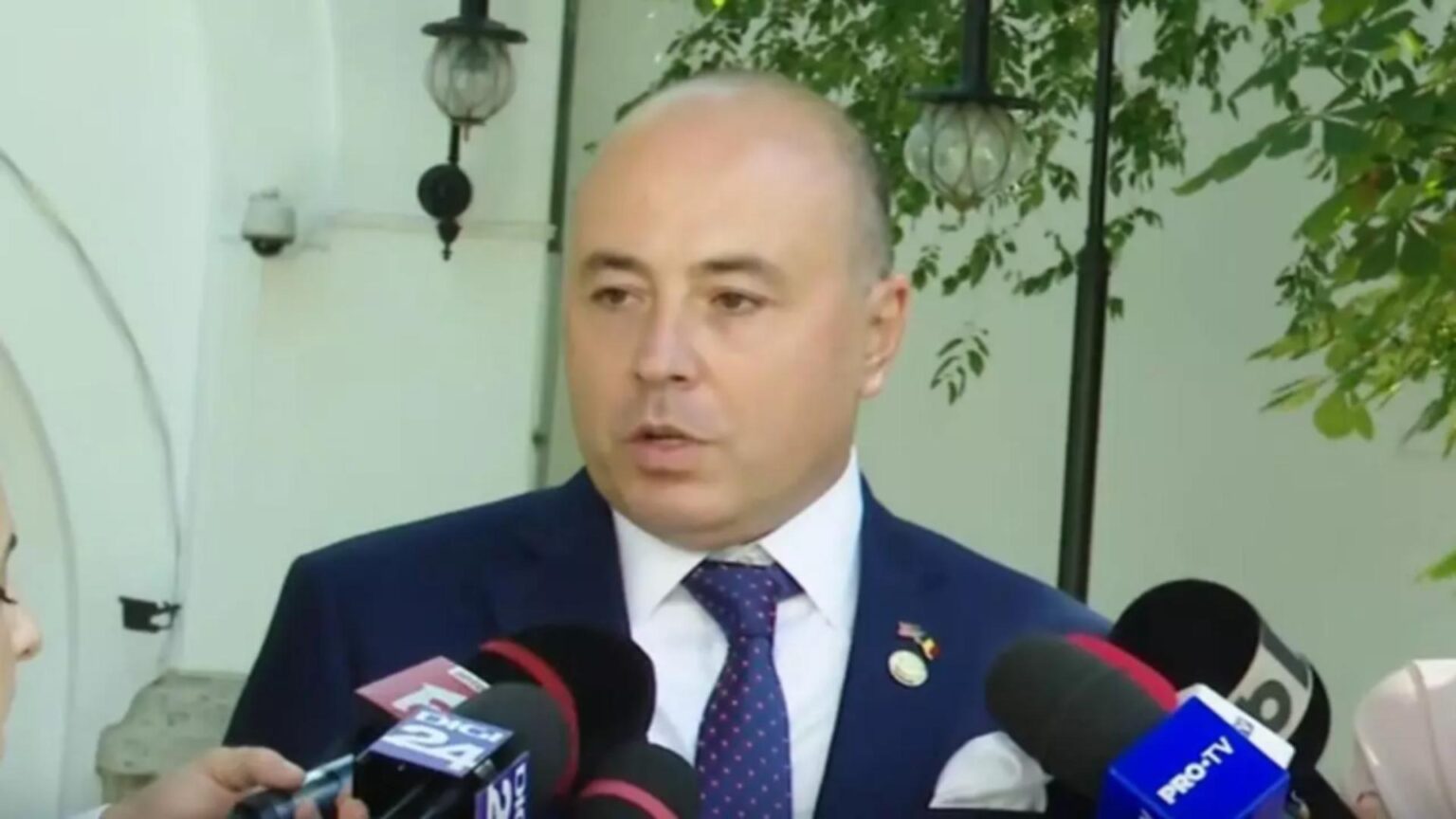 andrei muraru ambasadorul romaniei in sua il ameninta pe calin georgescu cu inchisoarea 68c0043139eb1