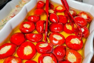 ardei umpluti cu branza la borcan pentru iarna aperitivul de care nu te mai saturi 68b819c7ecc8c