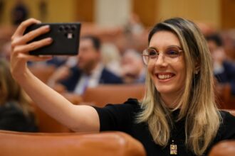 aur continua lupta impotriva guvernului saraciei motiunea simpla impotriva ministrului mediului se dezbate in plenul camerei 68d0f160915d4