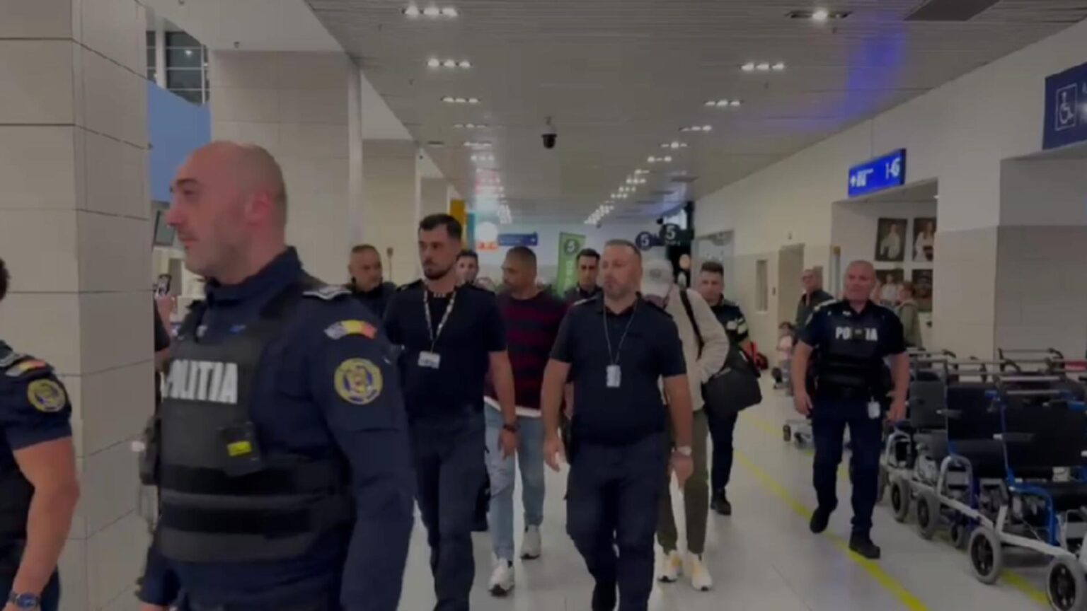 barbat condamnat pentru trafic de minori si proxenetism adus in tara din marea britanie se afla pe lista most wanted 68c1486d7b6b0