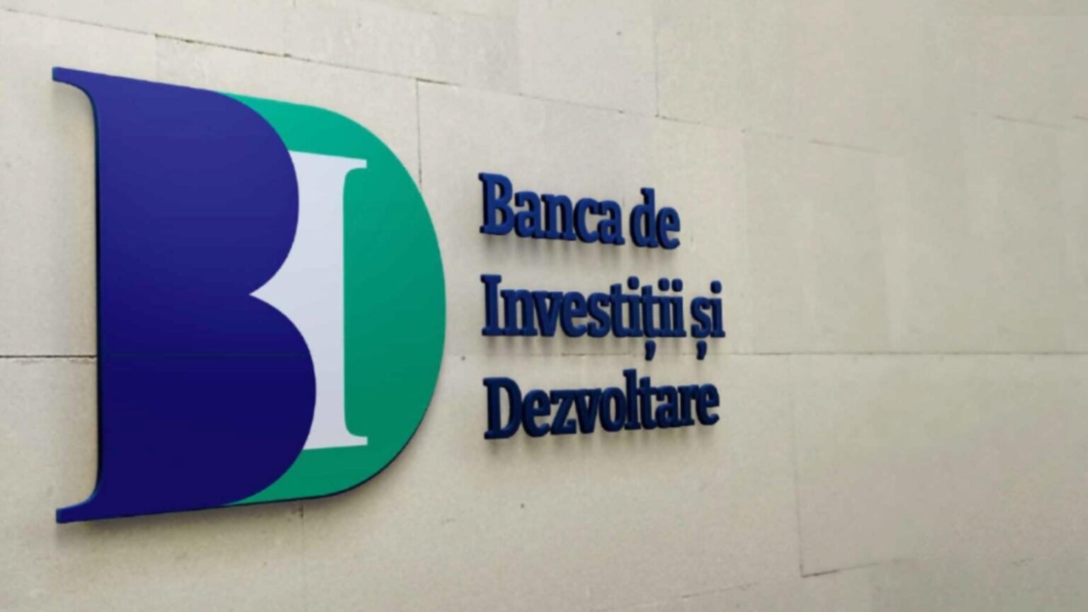 bolojan taie de la cei saraci dar ignora risipa din institutiile statului cum toaca milioane de euro o banca de stat fara activitate 68cd36d14d496