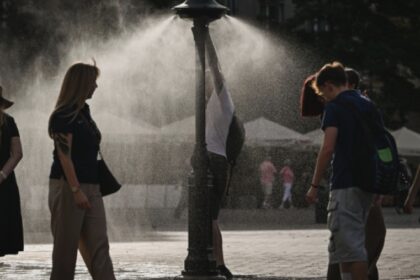 cat de mult accelereaza caldura extrema procesul de imbatranire efectele comparate cu alcoolul si fumatul excesiv 68b8573120b5d