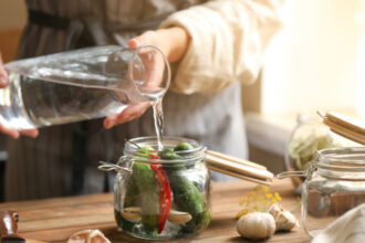 ce cantitate de sare se pune la muraturi chef adi hadean explica proportia corecta pentru fiecare borcan 68cb8586dd9ab